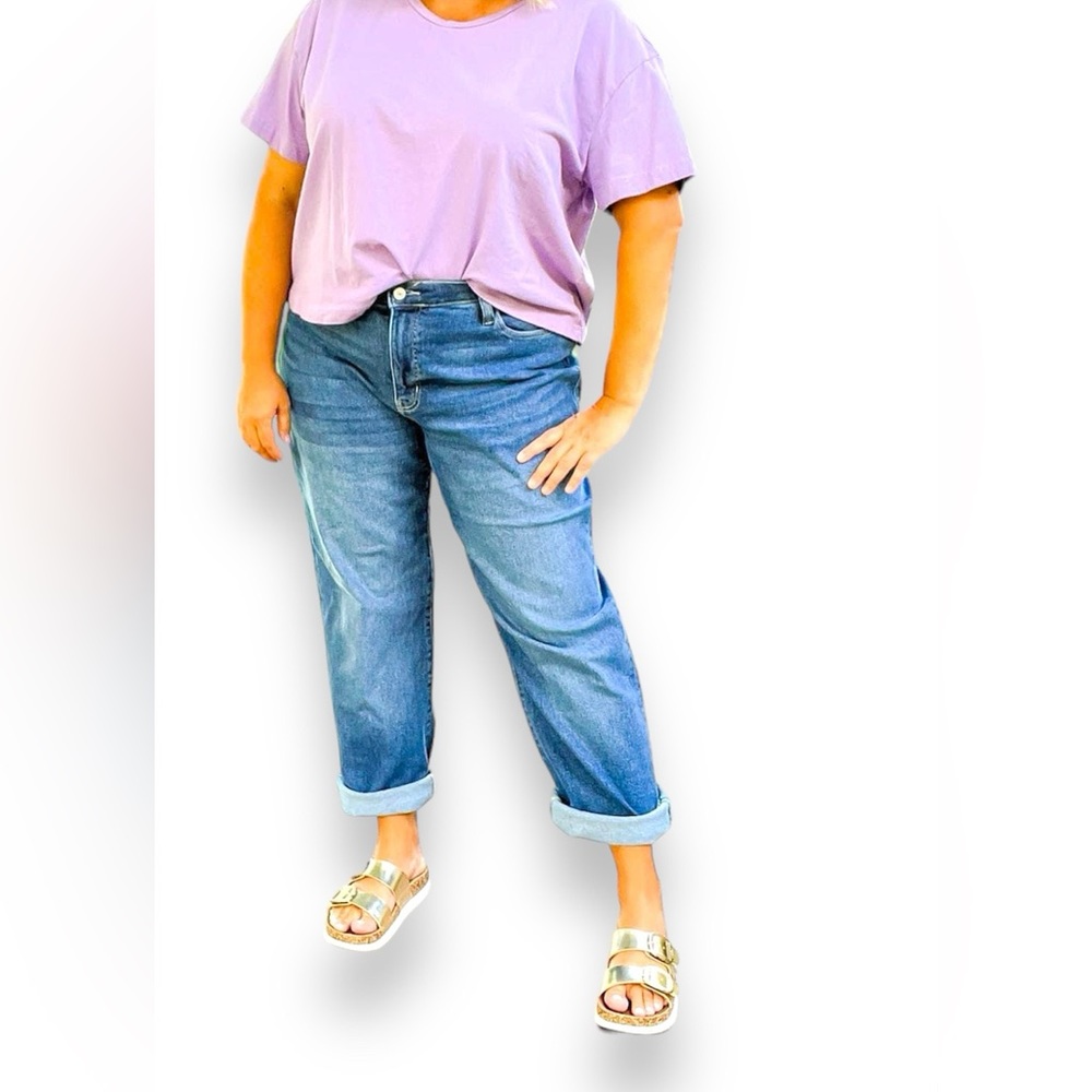 LuLaRoe 90’s Relaxed Fit. • Mid Rise • Straight Leg Denim •